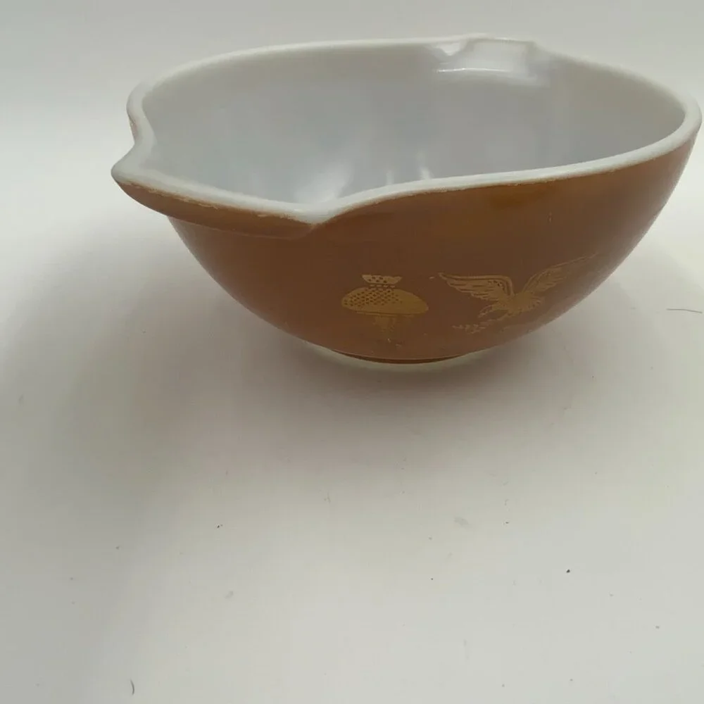 PYREX Early American Cinderella Mixing Bowl, #442, 1-1/2 QT, Brown & Gold